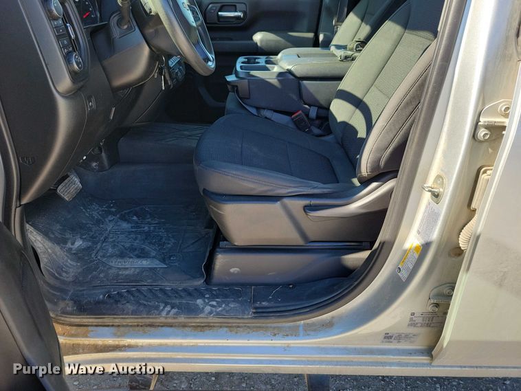 image for item EE0871 2022 Chevrolet Silverado 2500HD Crew Cab pickup truck