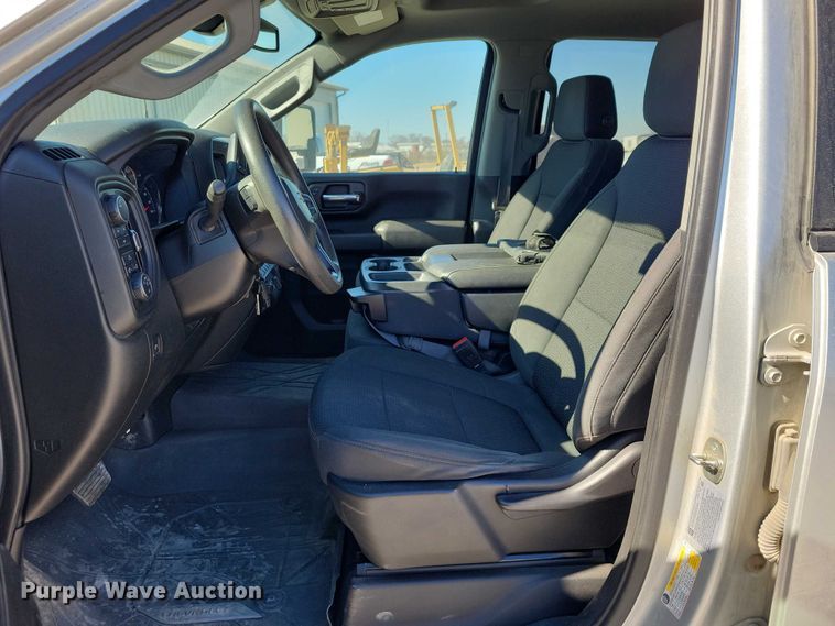 image for item EE0871 2022 Chevrolet Silverado 2500HD Crew Cab pickup truck