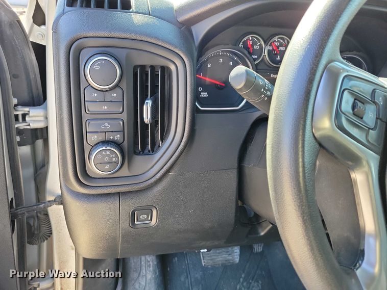 image for item EE0871 2022 Chevrolet Silverado 2500HD Crew Cab pickup truck