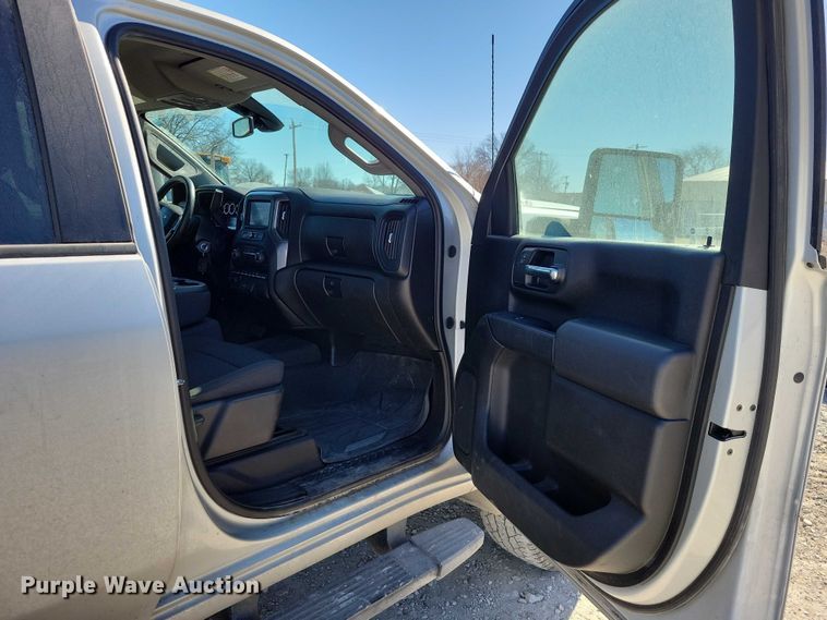 image for item EE0871 2022 Chevrolet Silverado 2500HD Crew Cab pickup truck