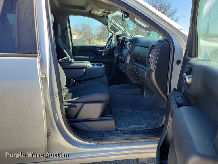 image for item EE0871 2022 Chevrolet Silverado 2500HD Crew Cab pickup truck