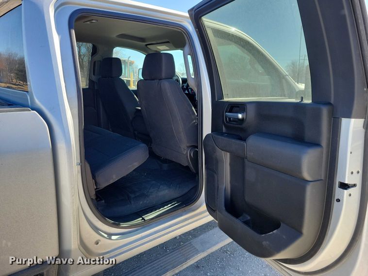 image for item EE0871 2022 Chevrolet Silverado 2500HD Crew Cab pickup truck