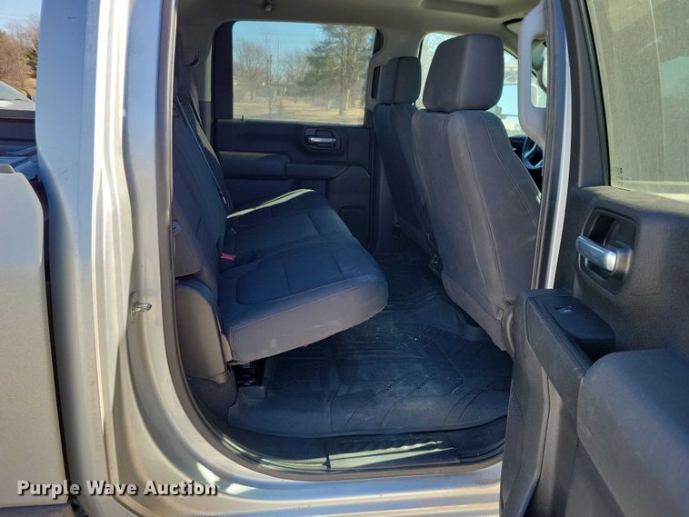 image for item EE0871 2022 Chevrolet Silverado 2500HD Crew Cab pickup truck