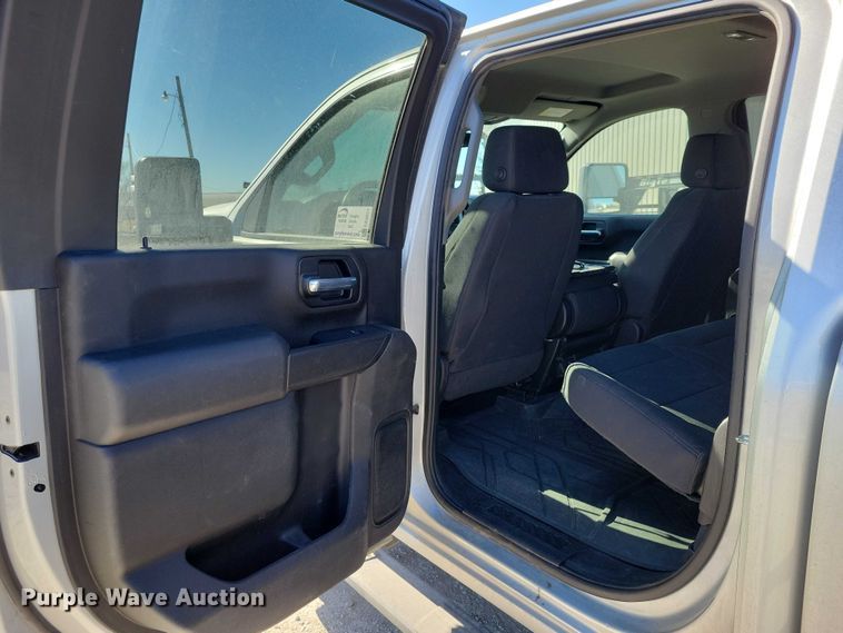 image for item EE0871 2022 Chevrolet Silverado 2500HD Crew Cab pickup truck