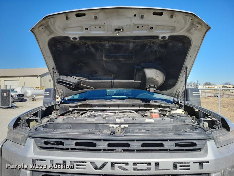 image for item EE0871 2022 Chevrolet Silverado 2500HD Crew Cab pickup truck