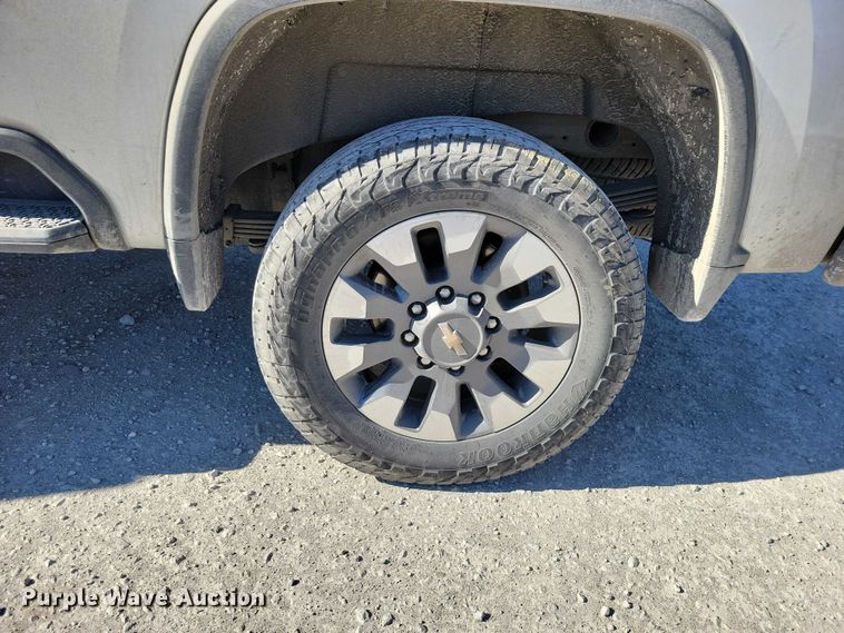 image for item EE0871 2022 Chevrolet Silverado 2500HD Crew Cab pickup truck