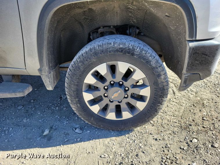 image for item EE0871 2022 Chevrolet Silverado 2500HD Crew Cab pickup truck