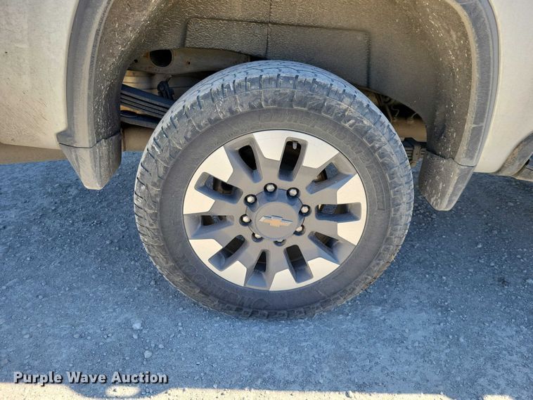 image for item EE0871 2022 Chevrolet Silverado 2500HD Crew Cab pickup truck