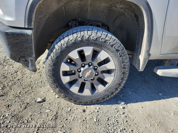 image for item EE0871 2022 Chevrolet Silverado 2500HD Crew Cab pickup truck