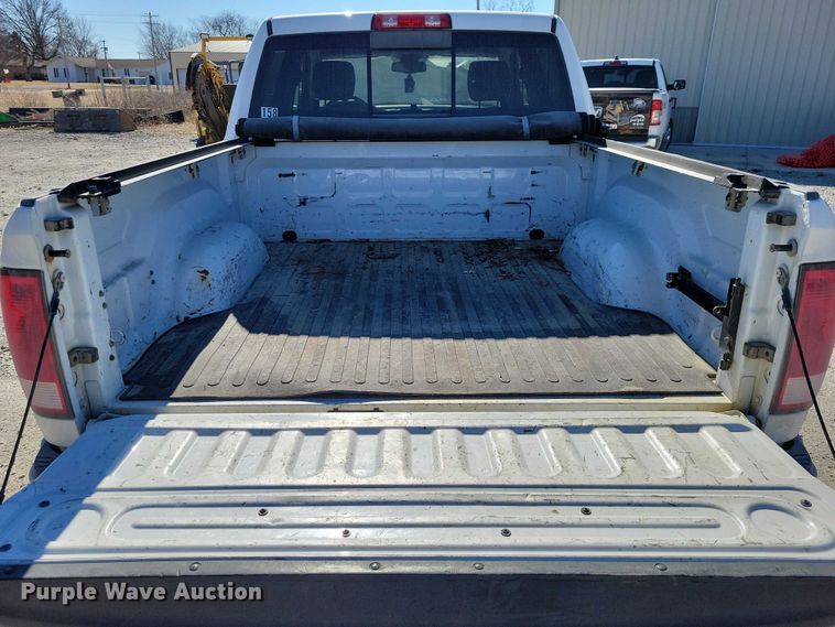 image for item EE0872 2017 RAM 1500 Crew Cab pickup truck