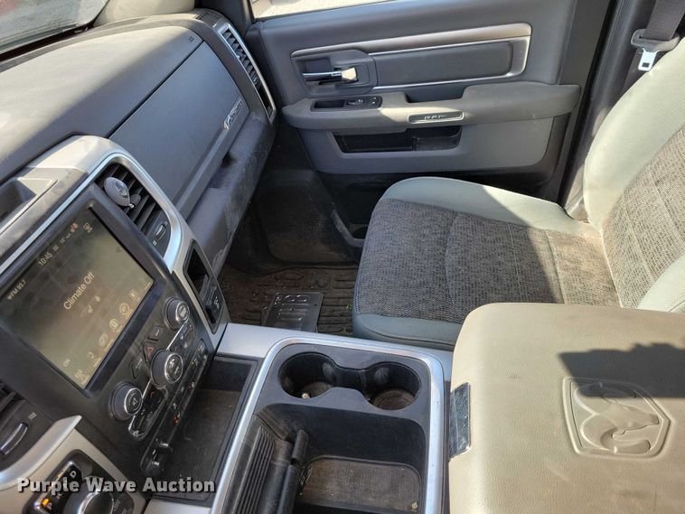 image for item EE0872 2017 RAM 1500 Crew Cab pickup truck