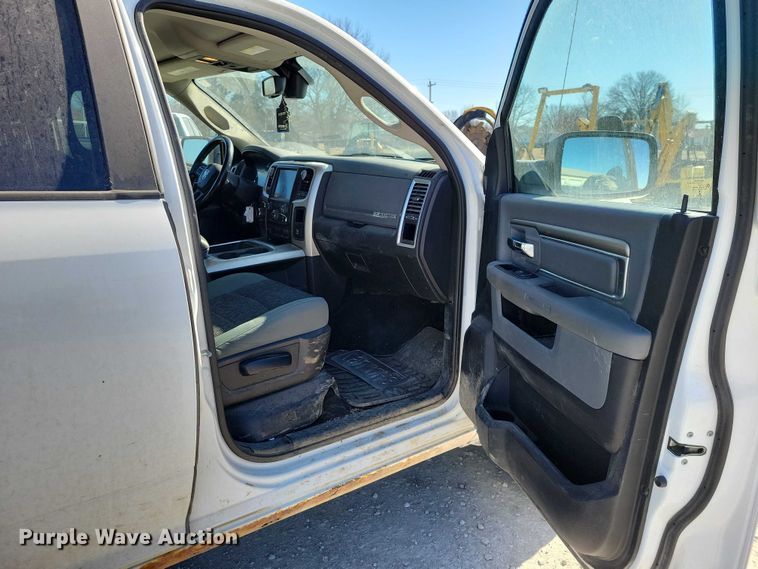 image for item EE0872 2017 RAM 1500 Crew Cab pickup truck