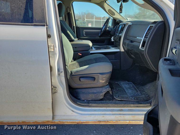 image for item EE0872 2017 RAM 1500 Crew Cab pickup truck