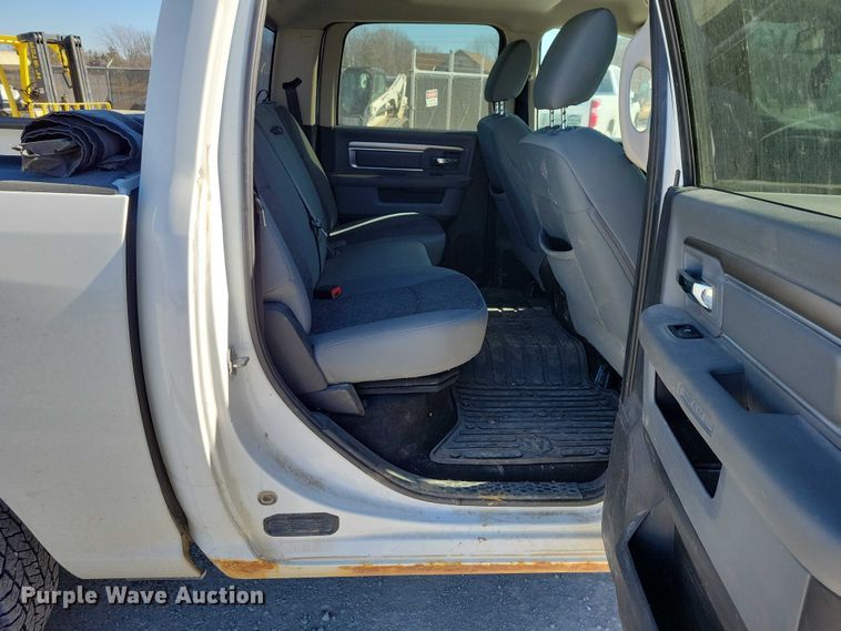 image for item EE0872 2017 RAM 1500 Crew Cab pickup truck