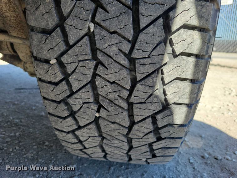 image for item EE0872 2017 RAM 1500 Crew Cab pickup truck