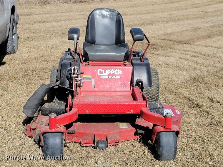 image for item EE0875 2017 Country Clipper Boulevard ZTR lawn mower
