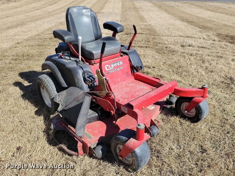 image for item EE0875 2017 Country Clipper Boulevard ZTR lawn mower