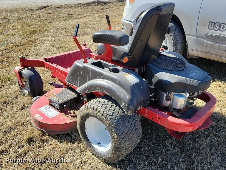 image for item EE0875 2017 Country Clipper Boulevard ZTR lawn mower