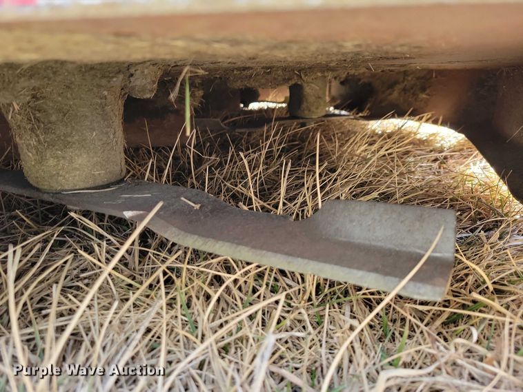 image for item EE0875 2017 Country Clipper Boulevard ZTR lawn mower