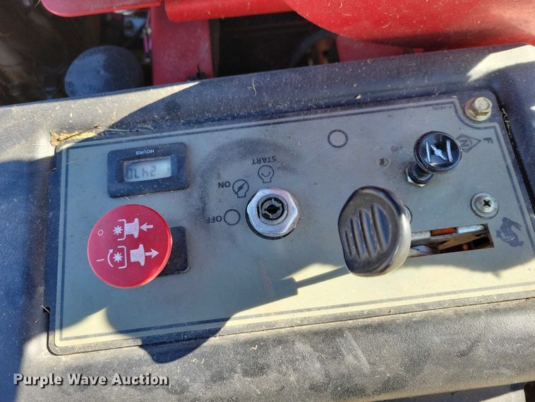 image for item EE0875 2017 Country Clipper Boulevard ZTR lawn mower