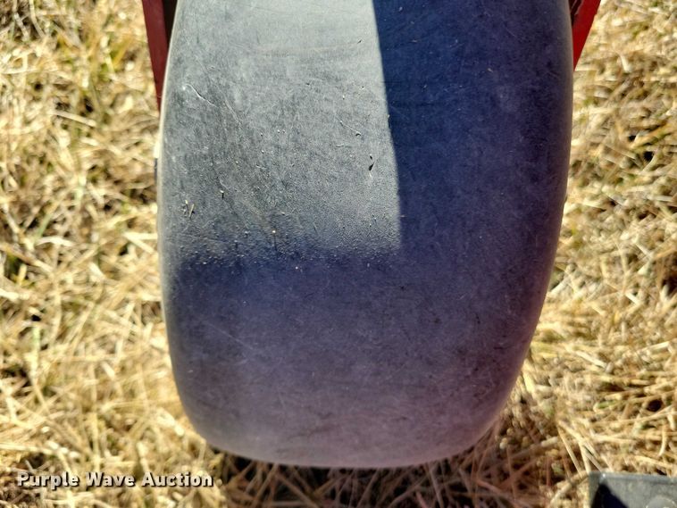 image for item EE0875 2017 Country Clipper Boulevard ZTR lawn mower