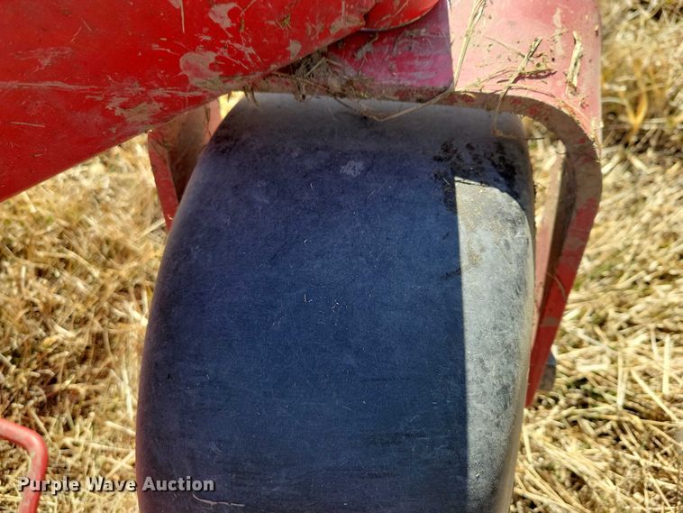 image for item EE0875 2017 Country Clipper Boulevard ZTR lawn mower