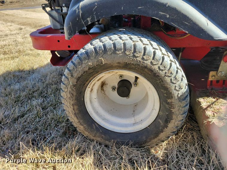 image for item EE0875 2017 Country Clipper Boulevard ZTR lawn mower