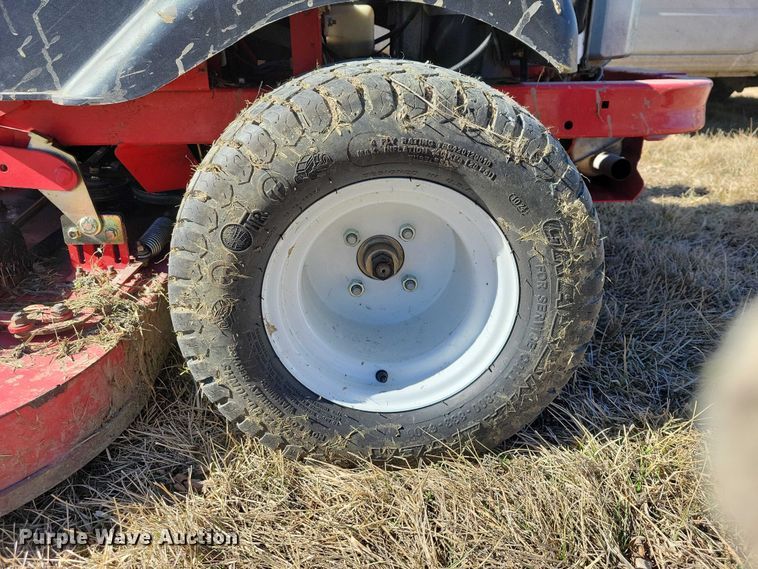 image for item EE0875 2017 Country Clipper Boulevard ZTR lawn mower