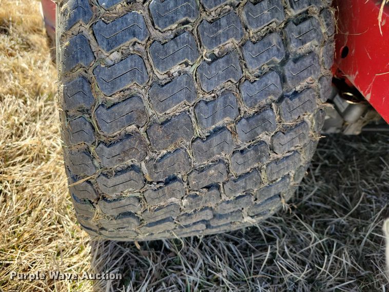 image for item EE0875 2017 Country Clipper Boulevard ZTR lawn mower