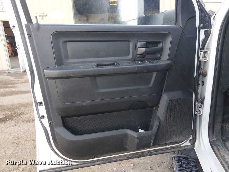 image for item EE5151 2016 RAM 5500 Crew Cab flatbed truck