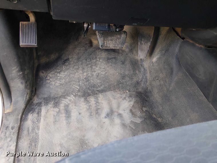 image for item EE5151 2016 RAM 5500 Crew Cab flatbed truck