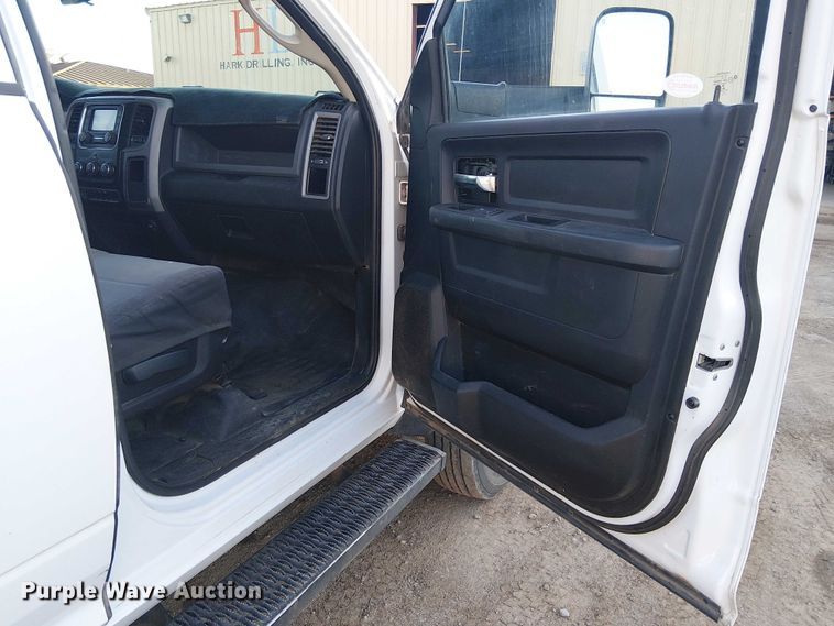 image for item EE5151 2016 RAM 5500 Crew Cab flatbed truck