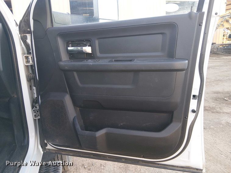 image for item EE5151 2016 RAM 5500 Crew Cab flatbed truck