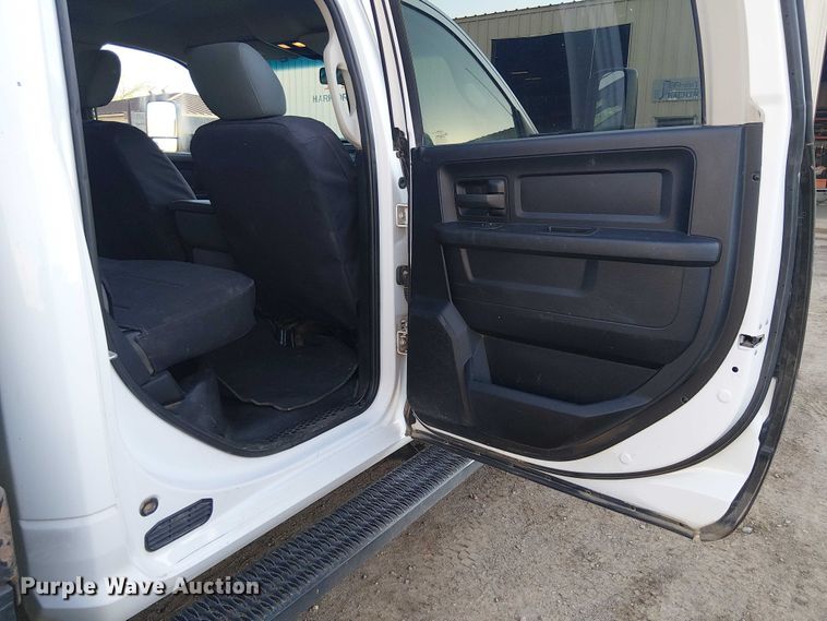 image for item EE5151 2016 RAM 5500 Crew Cab flatbed truck