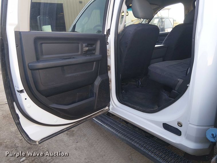 image for item EE5151 2016 RAM 5500 Crew Cab flatbed truck