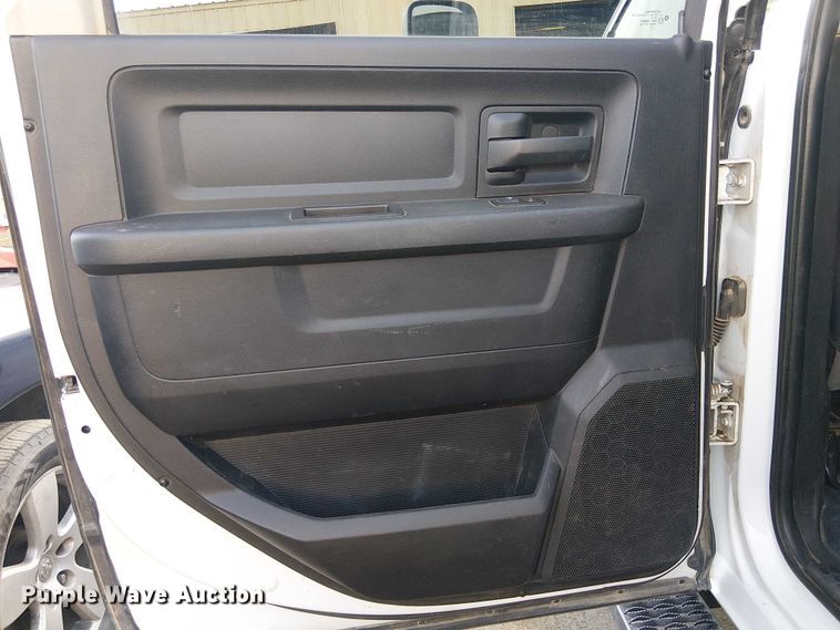 image for item EE5151 2016 RAM 5500 Crew Cab flatbed truck