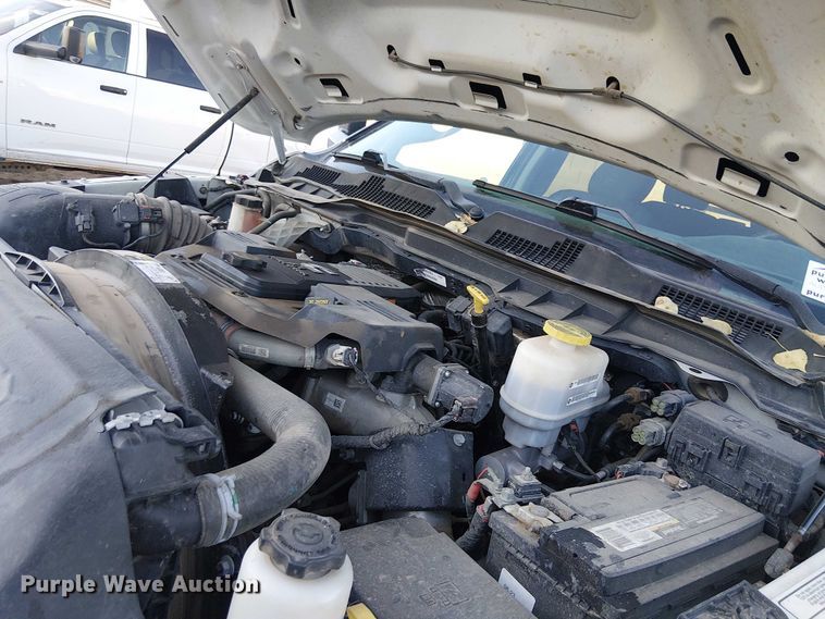 image for item EE5151 2016 RAM 5500 Crew Cab flatbed truck