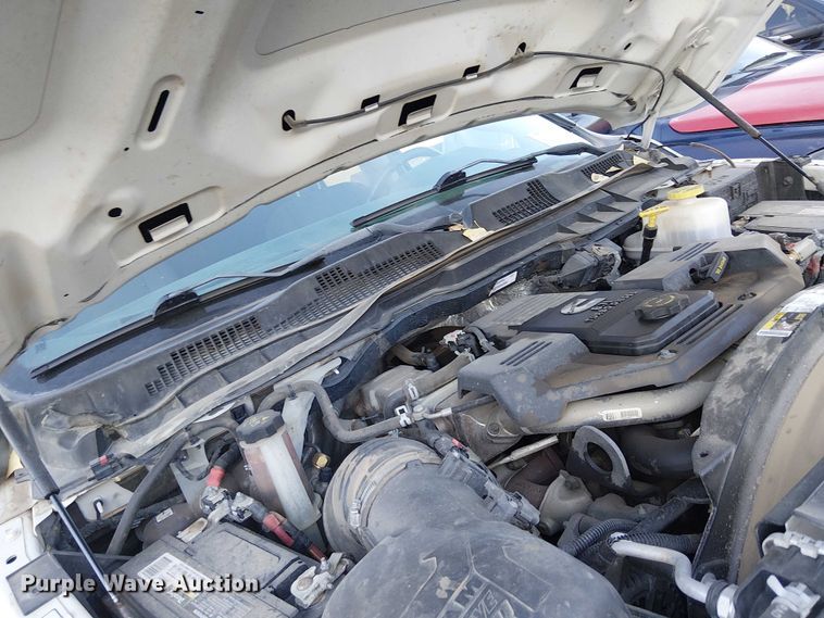 image for item EE5151 2016 RAM 5500 Crew Cab flatbed truck