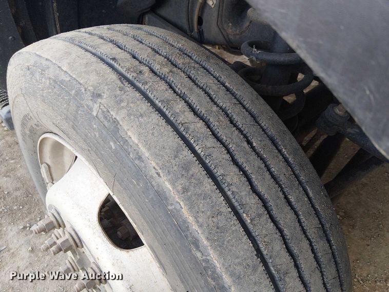 image for item EE5151 2016 RAM 5500 Crew Cab flatbed truck