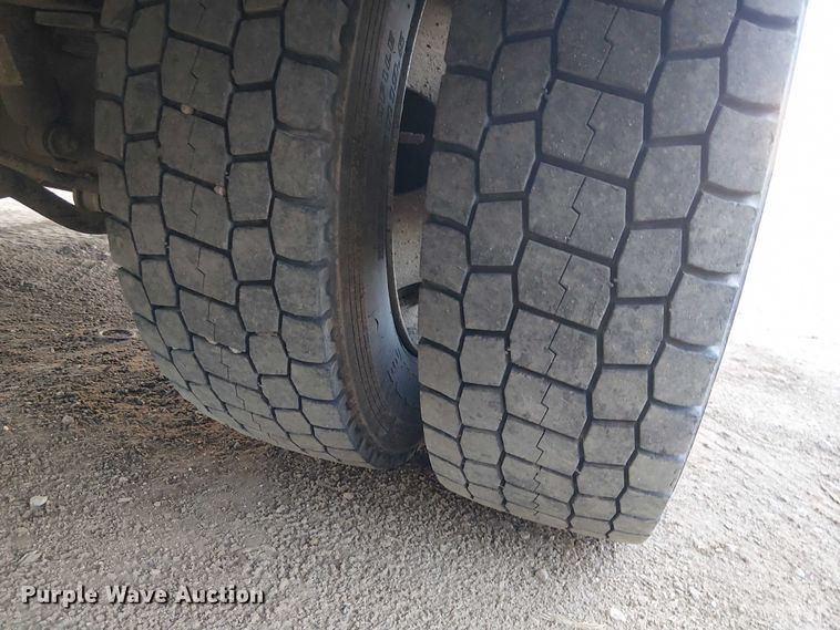 image for item EE5151 2016 RAM 5500 Crew Cab flatbed truck