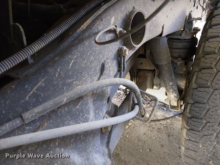 image for item EE5162 2017 RAM 2500 Crew Cab flatbed pickup truck