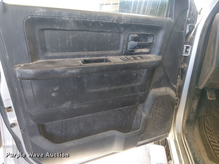 image for item EE5162 2017 RAM 2500 Crew Cab flatbed pickup truck