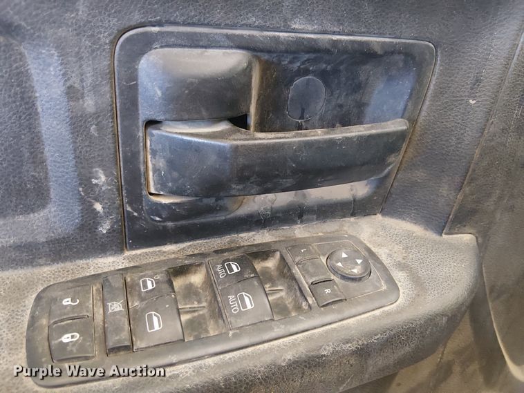 image for item EE5162 2017 RAM 2500 Crew Cab flatbed pickup truck