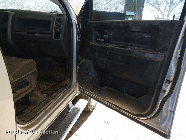 image for item EE5162 2017 RAM 2500 Crew Cab flatbed pickup truck