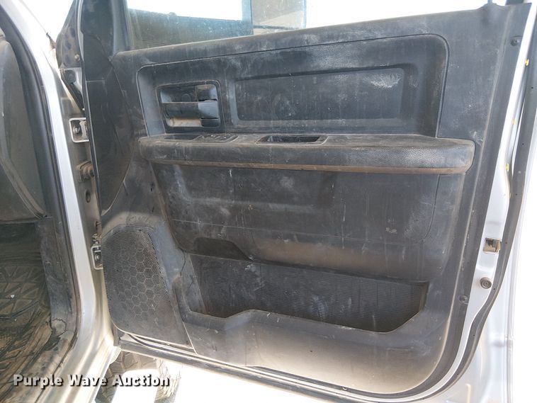 image for item EE5162 2017 RAM 2500 Crew Cab flatbed pickup truck