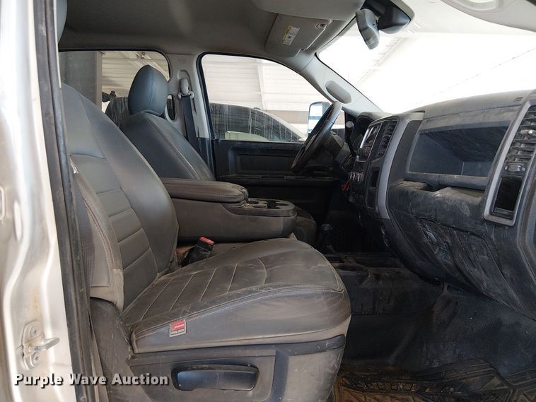 image for item EE5162 2017 RAM 2500 Crew Cab flatbed pickup truck