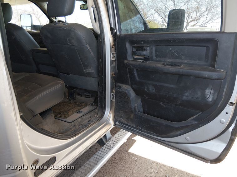 image for item EE5162 2017 RAM 2500 Crew Cab flatbed pickup truck