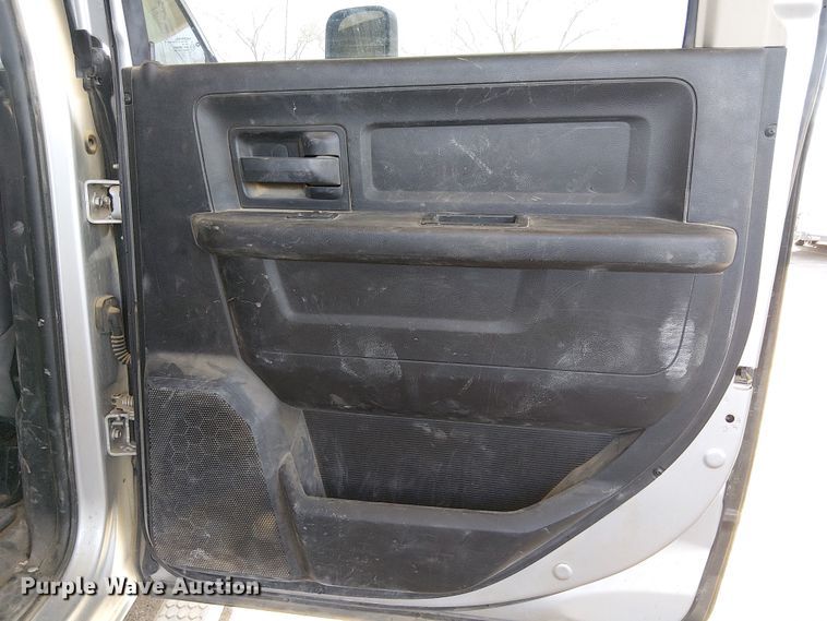 image for item EE5162 2017 RAM 2500 Crew Cab flatbed pickup truck