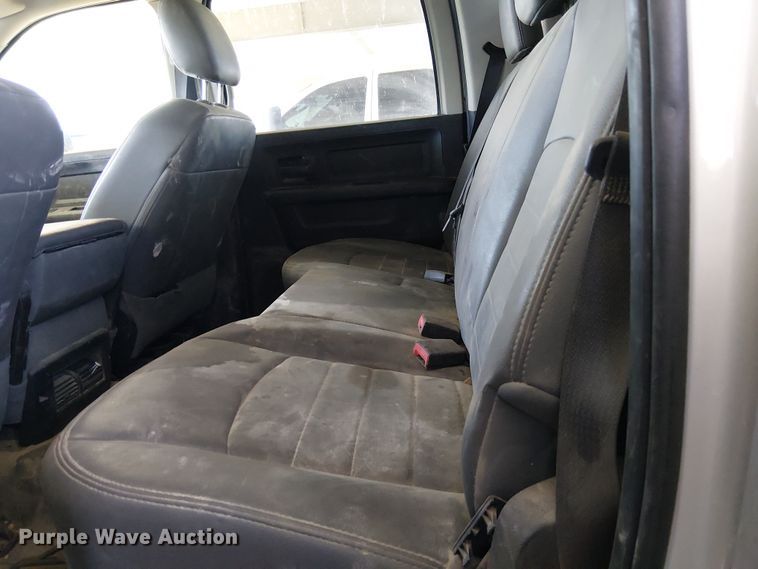 image for item EE5162 2017 RAM 2500 Crew Cab flatbed pickup truck