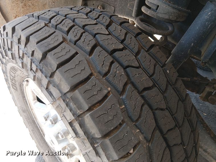 image for item EE5162 2017 RAM 2500 Crew Cab flatbed pickup truck